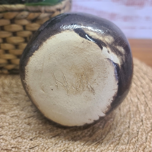 Art Pottery Vase - Picture 6 of 7